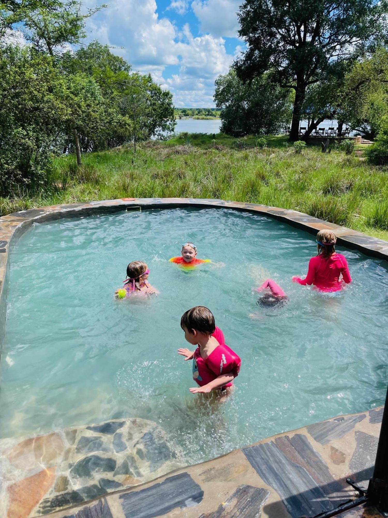 Chundukwa River Lodge - Self Catering House Livingstone Exteriér fotografie